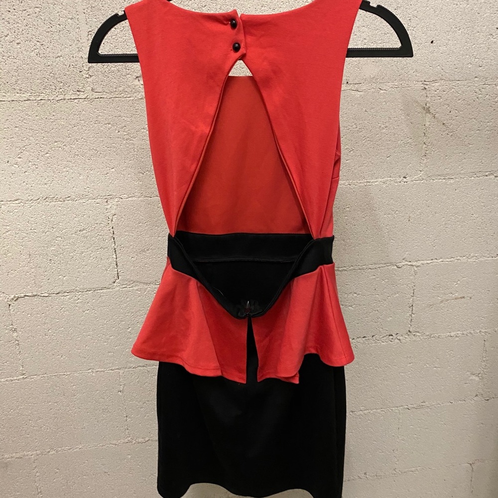 Woman’s Dress - Picture 2 of 4